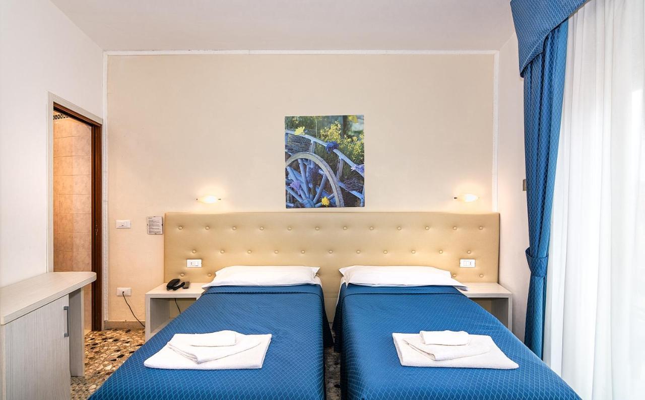 Hotel Caribe Viareggio Buitenkant foto