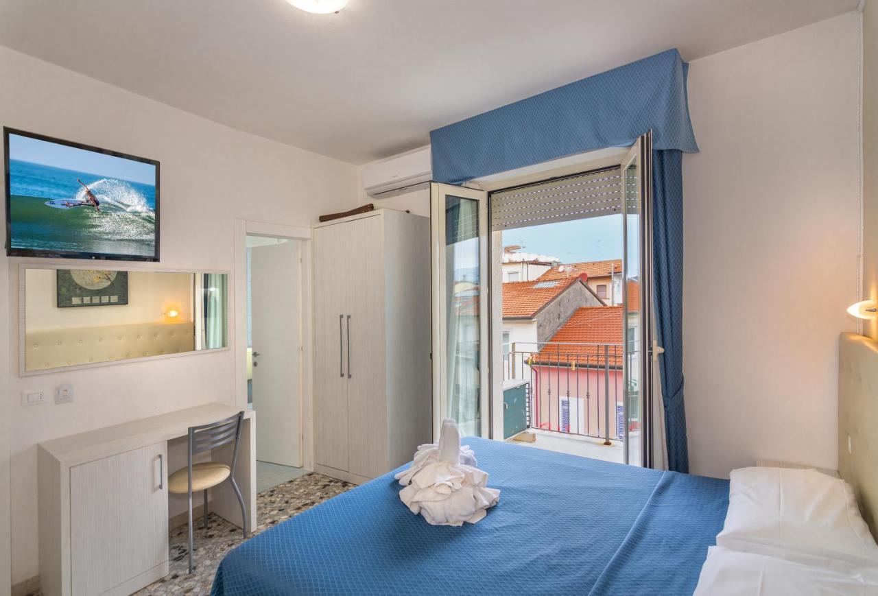 Hotel Caribe Viareggio Buitenkant foto