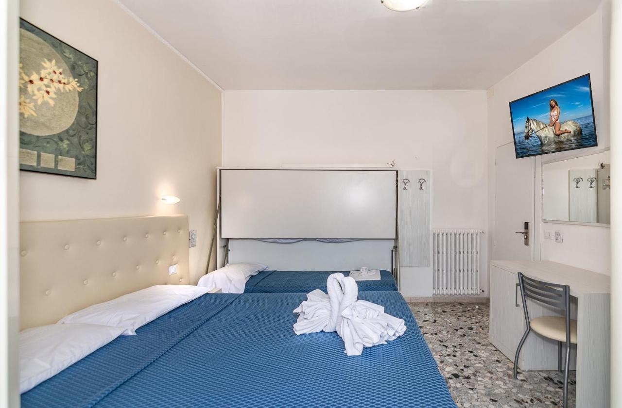 Hotel Caribe Viareggio Buitenkant foto