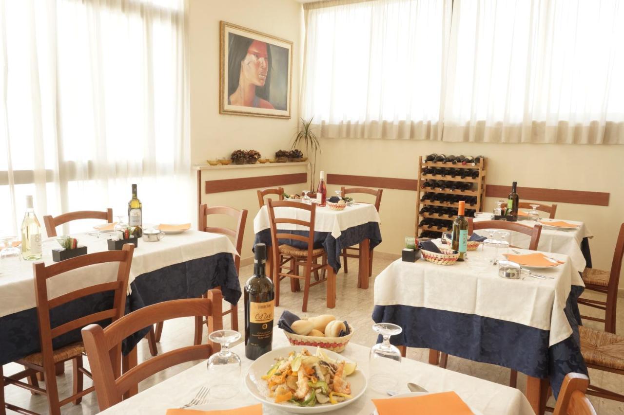 Hotel Caribe Viareggio Buitenkant foto