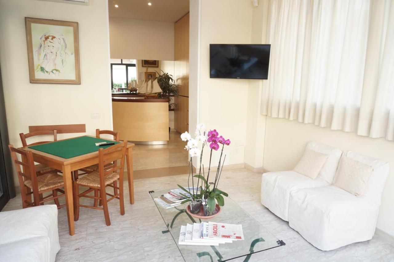 Hotel Caribe Viareggio Buitenkant foto